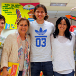 Filipe Luis visita a los niños oncológicos en el CHUAC